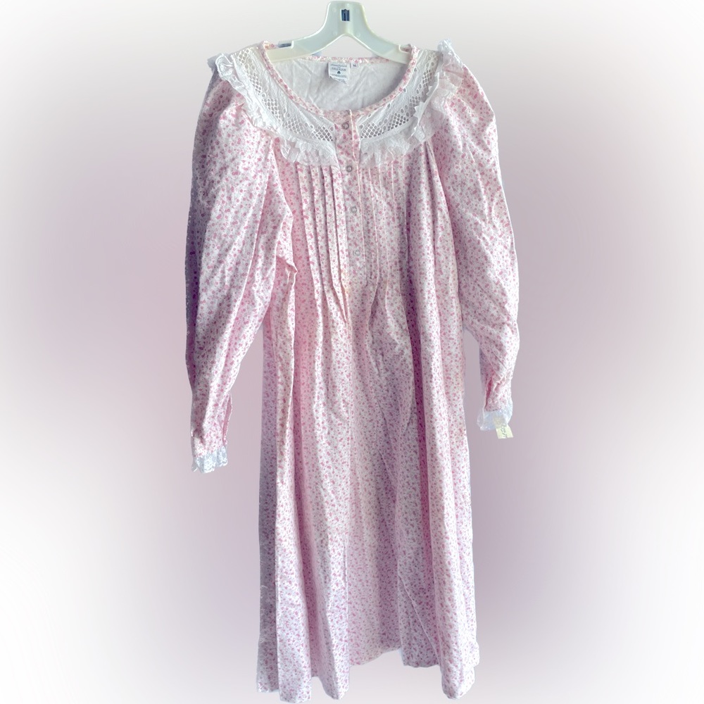 Vintage Gilligan and O’Malley long flannel nightgown